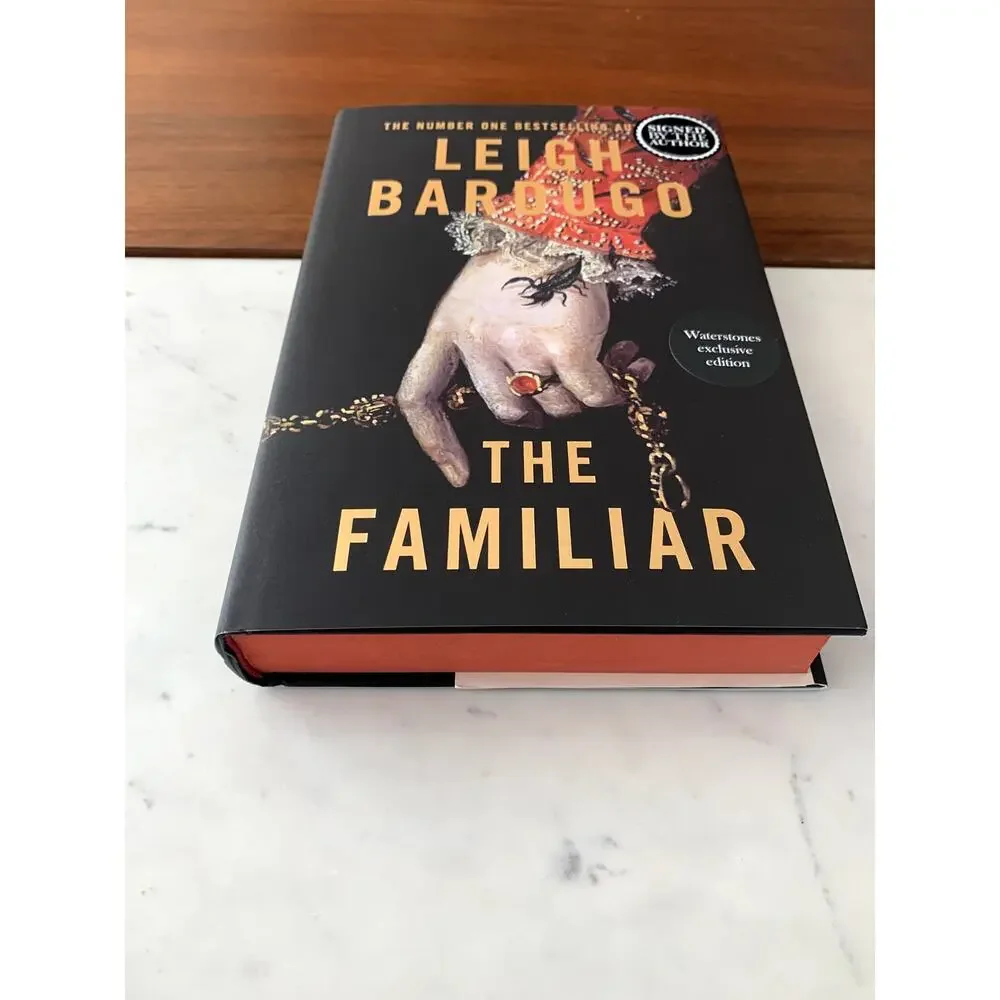 *RARE SIGNED* Leigh Bardugo The Familiar Waterstones UK Edition